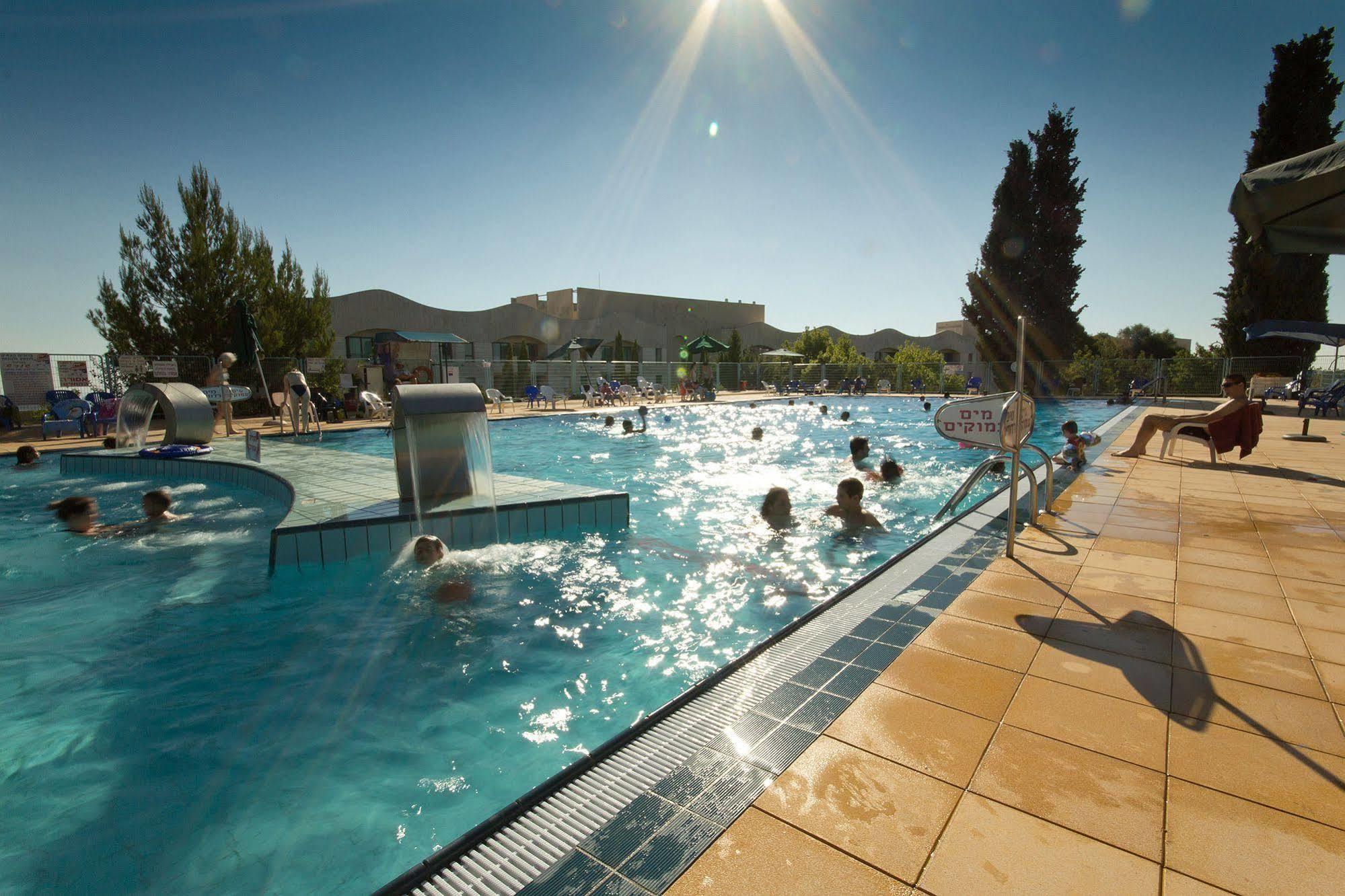 Shoresh Green Hills Family Suites Hotel 外观 照片
